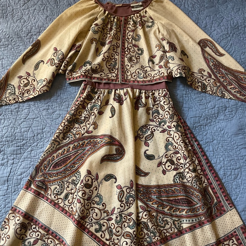 Amazing 1970’s Newman Marcus Dallani II Paisley Angel sleeve maxi dress.